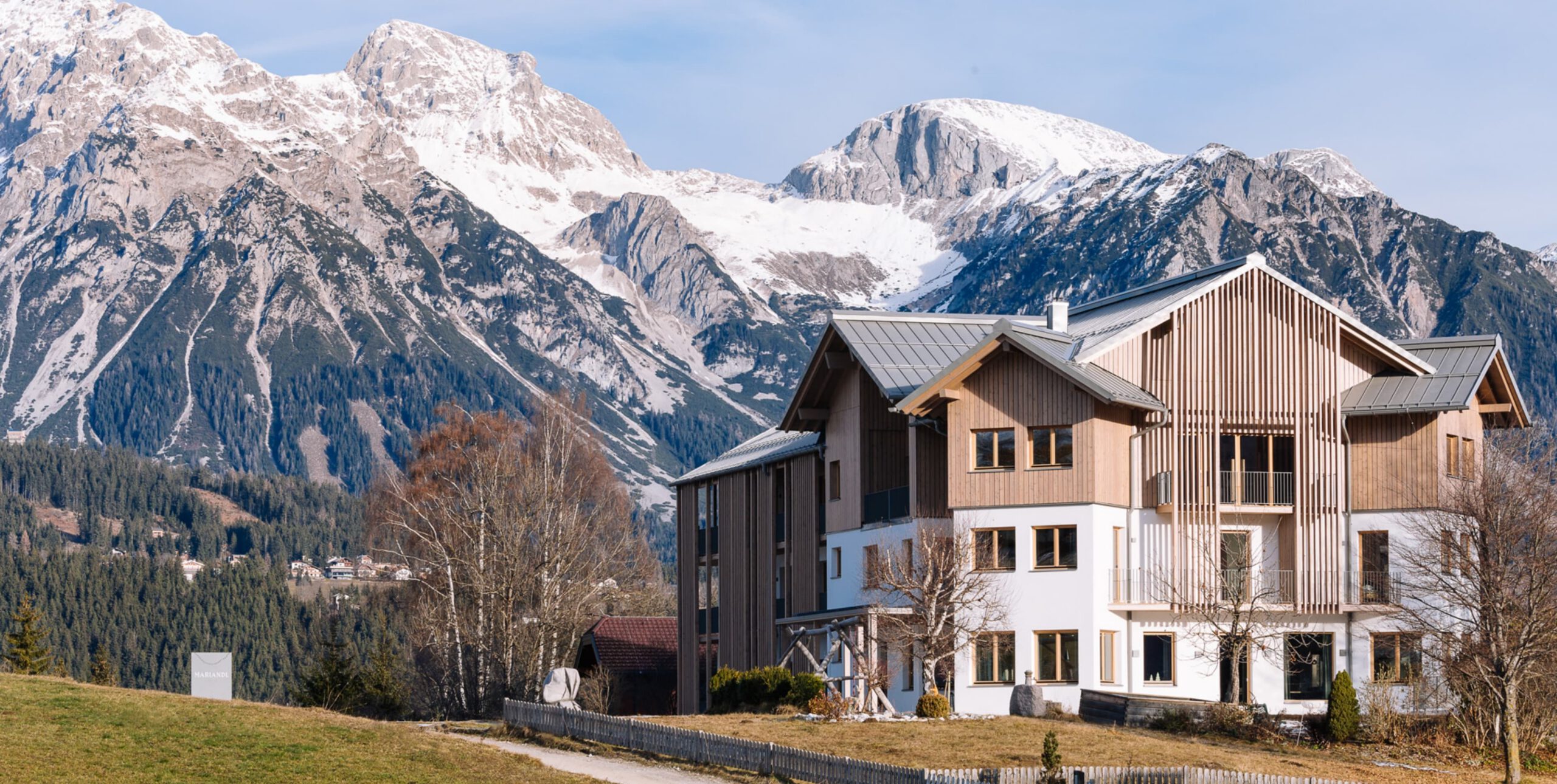 Hotel mit Blick ins Dachsteingebierge