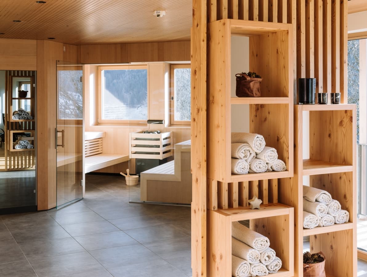 Wellnessbereich mit Holz