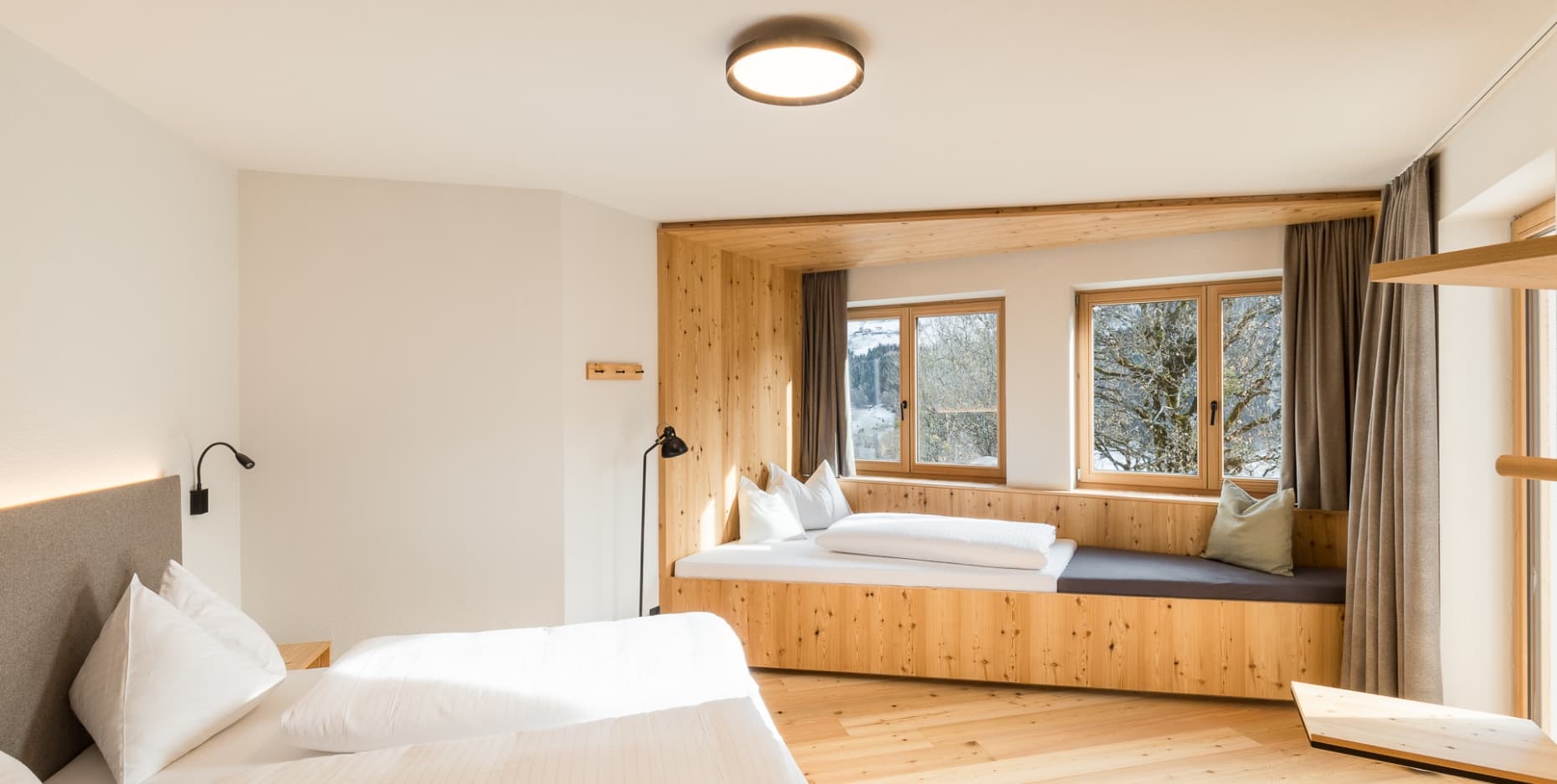 Doppelzimmer mit Fensterbett