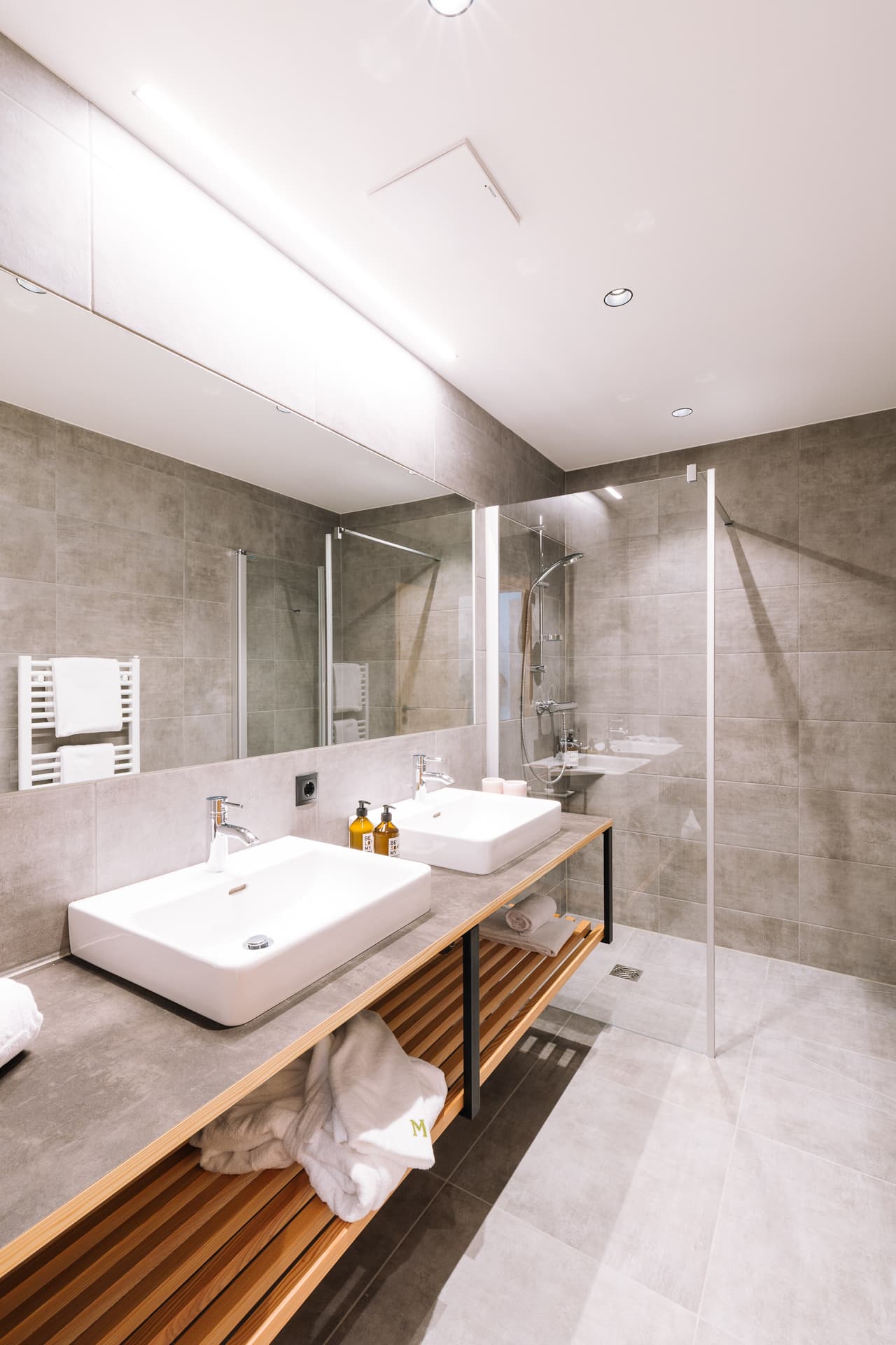 Badezimmer mit Waschbecken