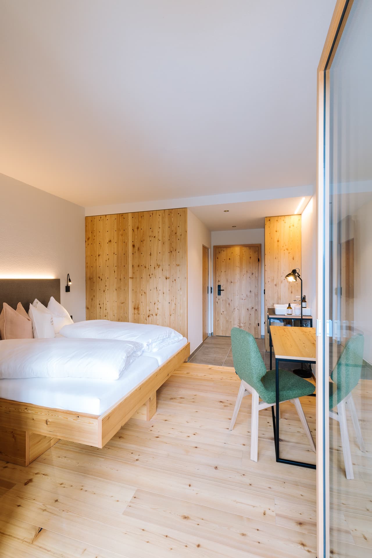 Schlafzimmer modern mit Holz