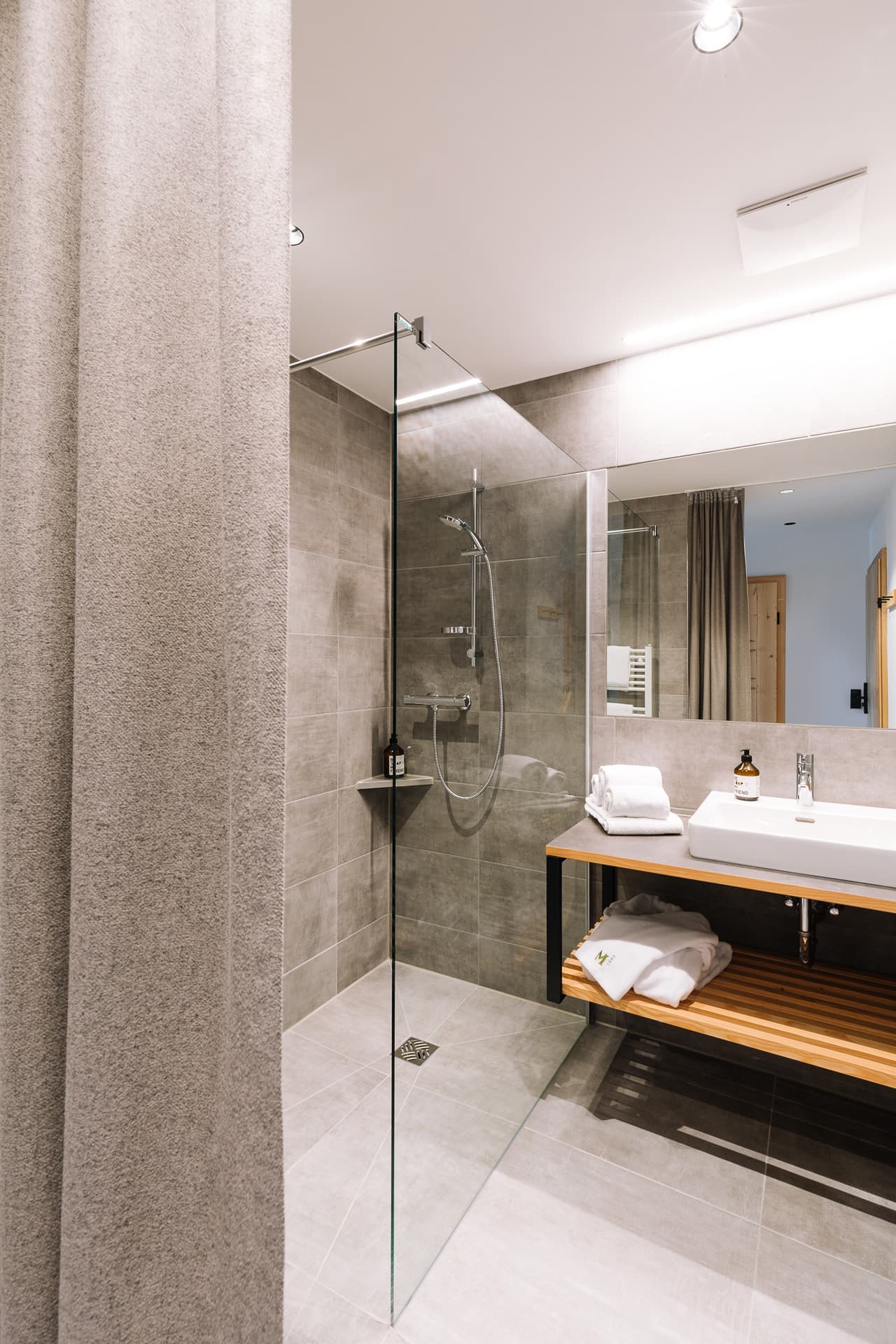 Badezimmer mit Dusche